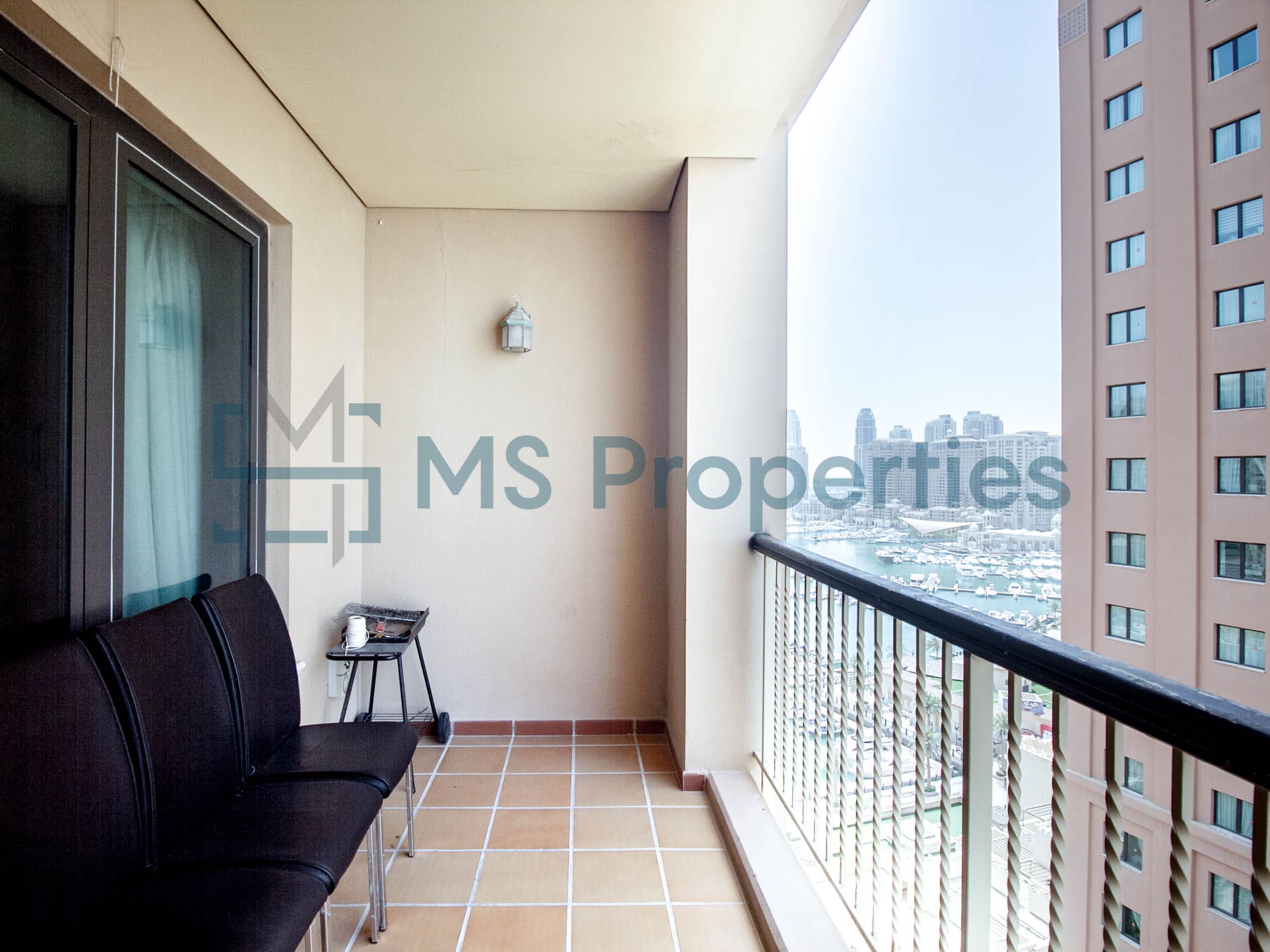 Spacious 1BR Flat with Balcony + Bills Included