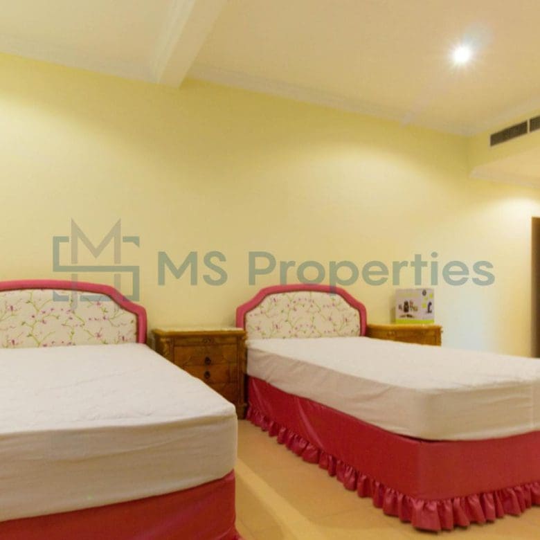 Experience Pearl Living 3B+Maid with Stunning View