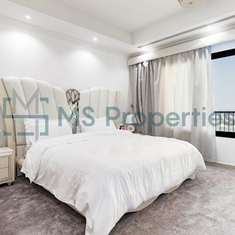 Luxurious 1BR + Office Flat with balcony For Sale