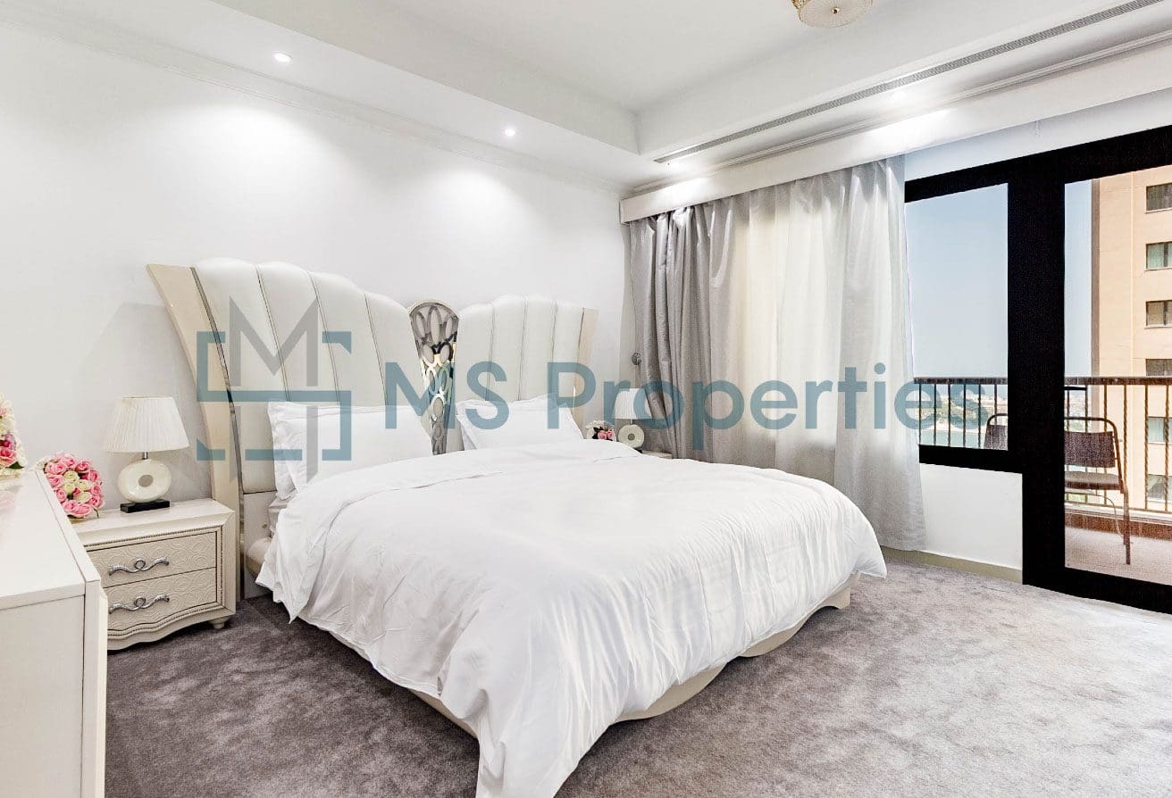 Luxurious 1BR + Office Flat with balcony For Sale