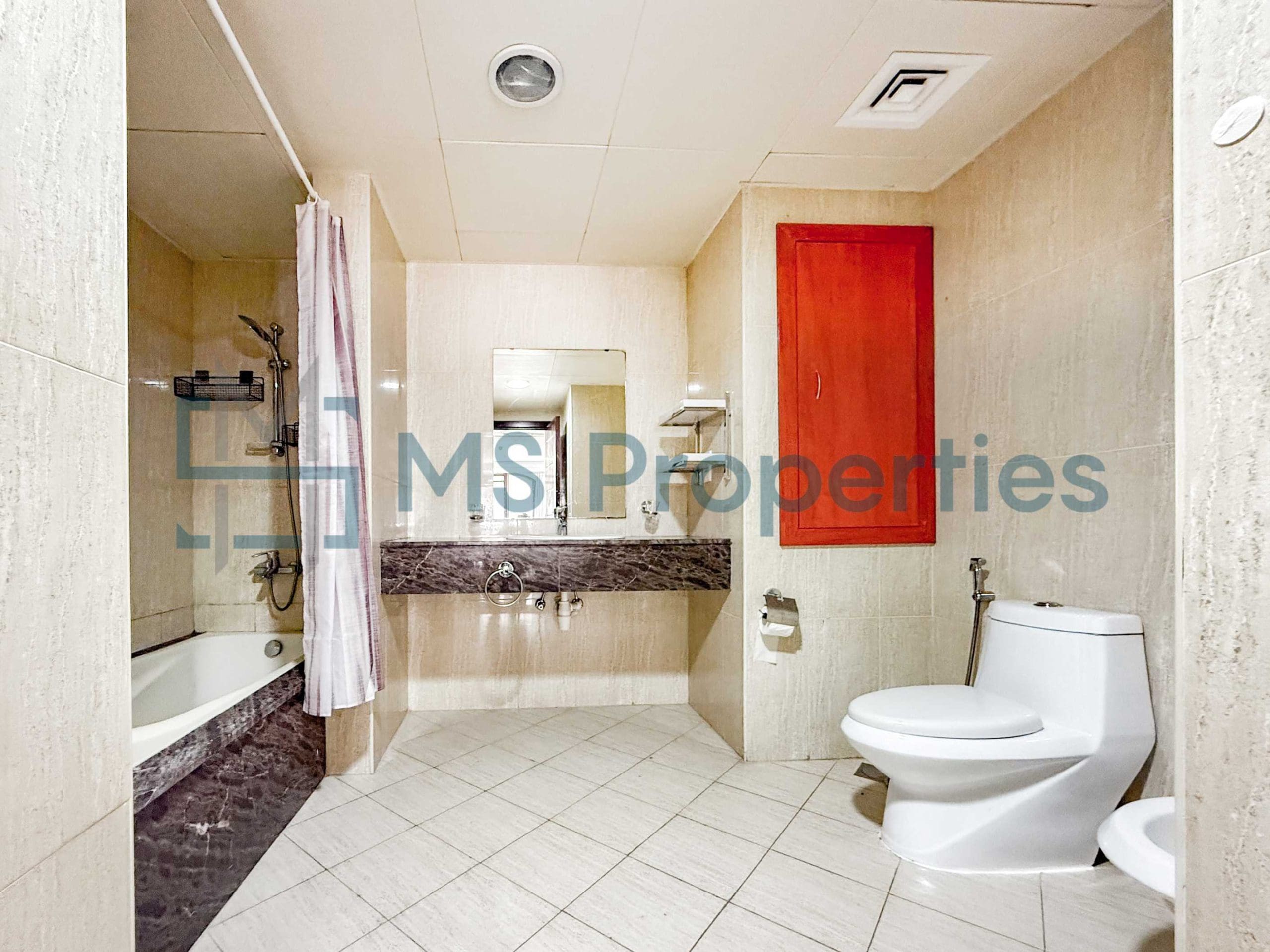 Very Spacious 1BR Apartment with Marina View