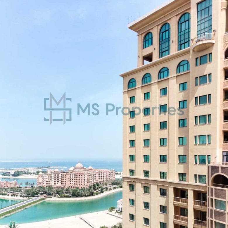 Contemporary 1BR Apartment with Great Balcony