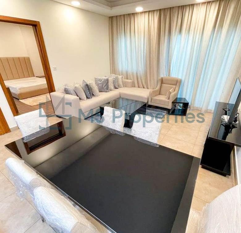 Modern Space 1BR Apartment with Balcony