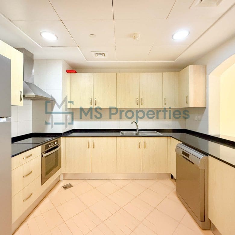 Perfect Space 1BR+Office Apartment with Balcony