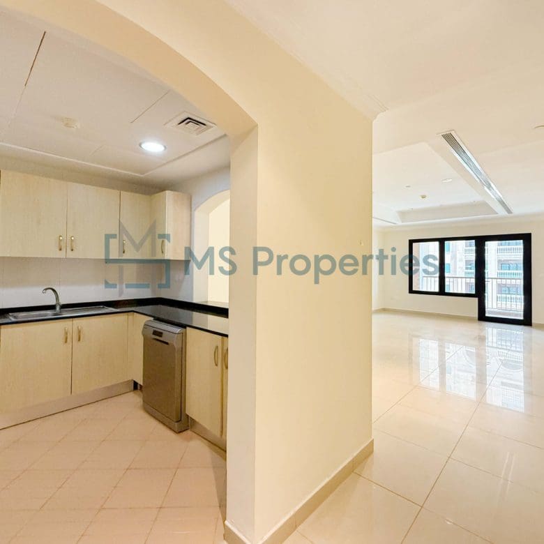 Perfect Space 1BR+Office Apartment with Balcony