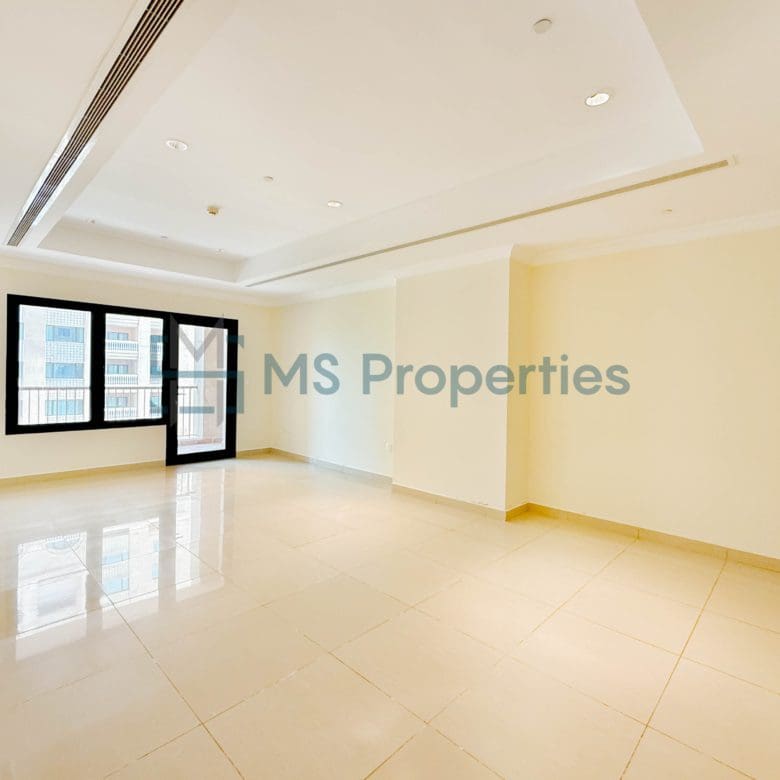 Perfect Space 1BR+Office Apartment with Balcony