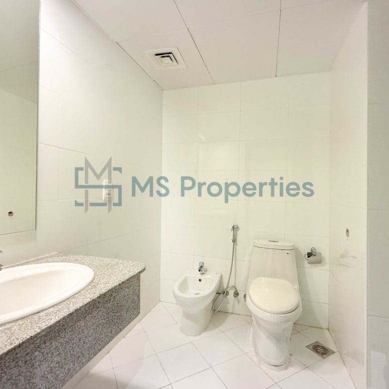 Perfect Space 1BR+Office Apartment with Balcony