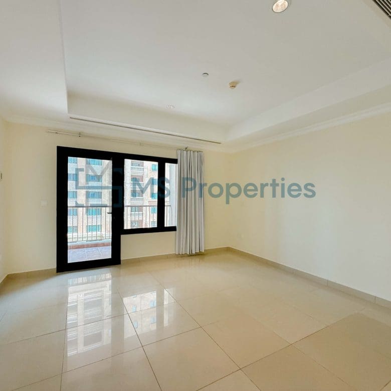 Perfect Space 1BR+Office Apartment with Balcony