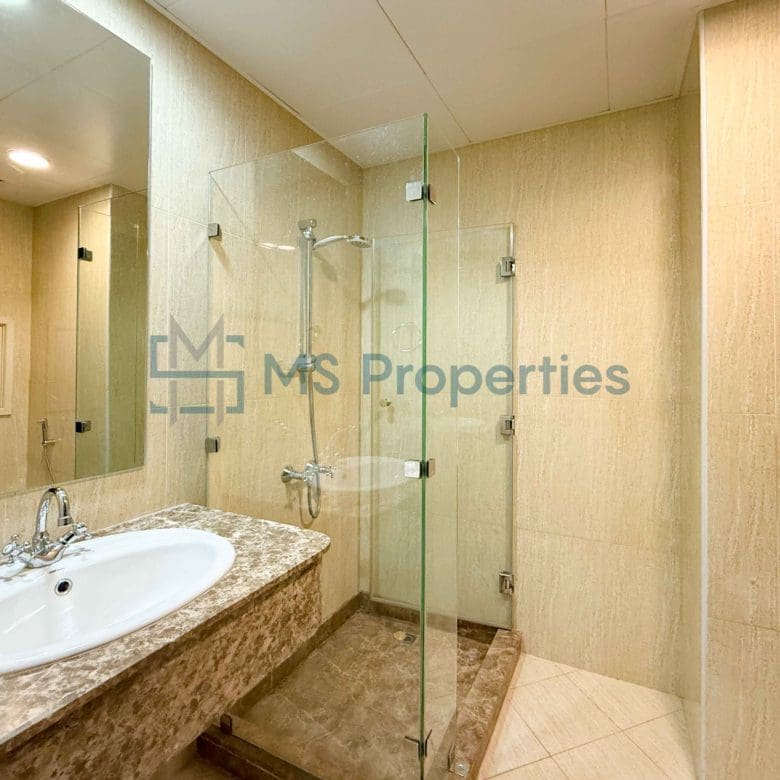 Perfect Space 1BR+Office Apartment with Balcony