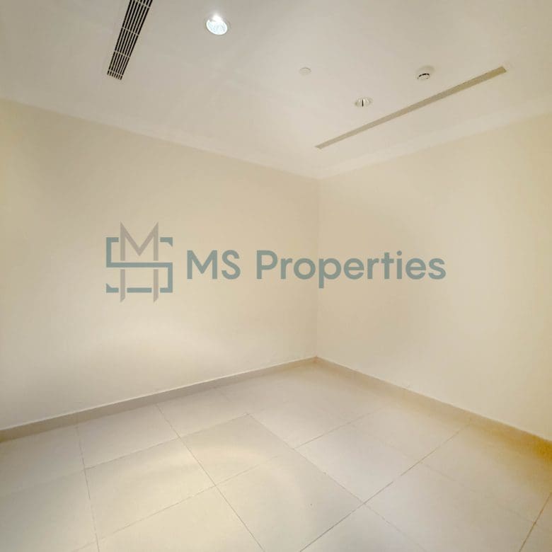 Perfect Space 1BR+Office Apartment with Balcony