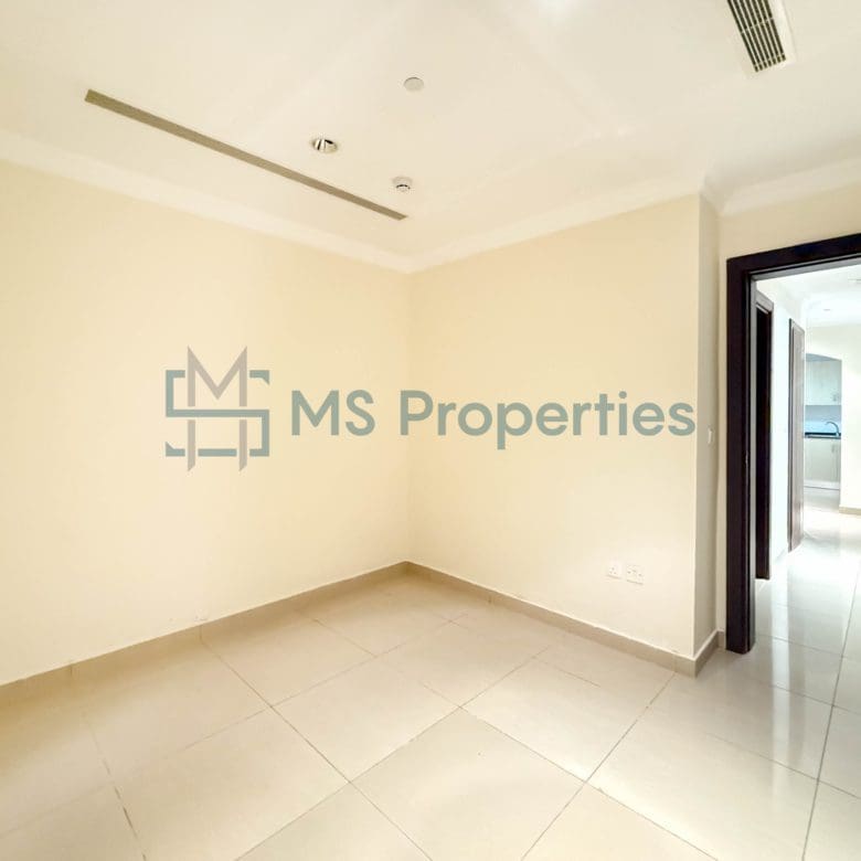 Perfect Space 1BR+Office Apartment with Balcony