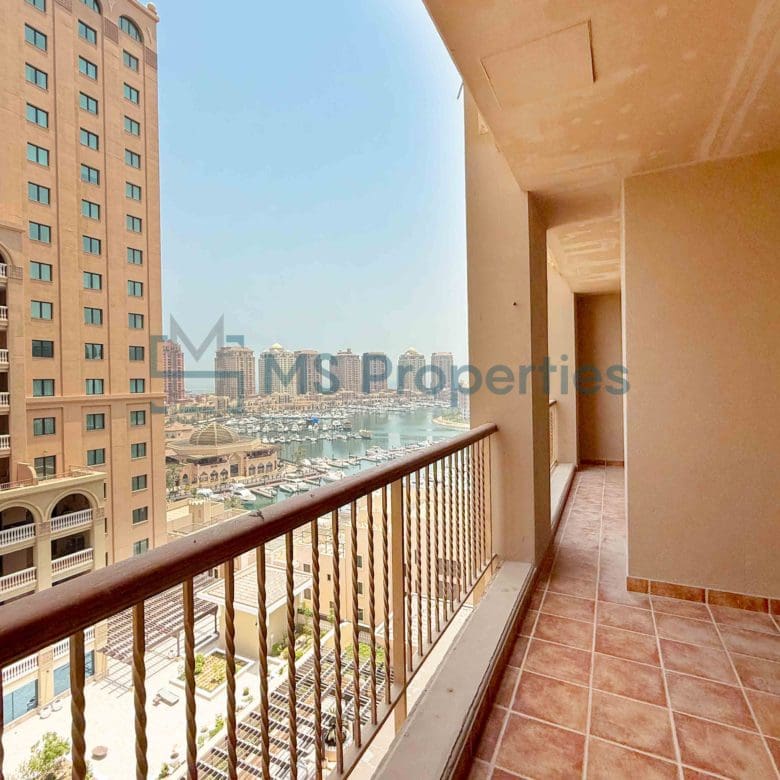 Perfect Space 1BR+Office Apartment with Balcony