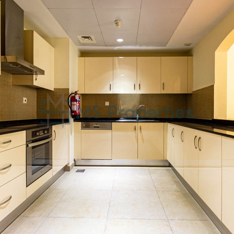 Large Layout 1BR Apartment with View Balcony