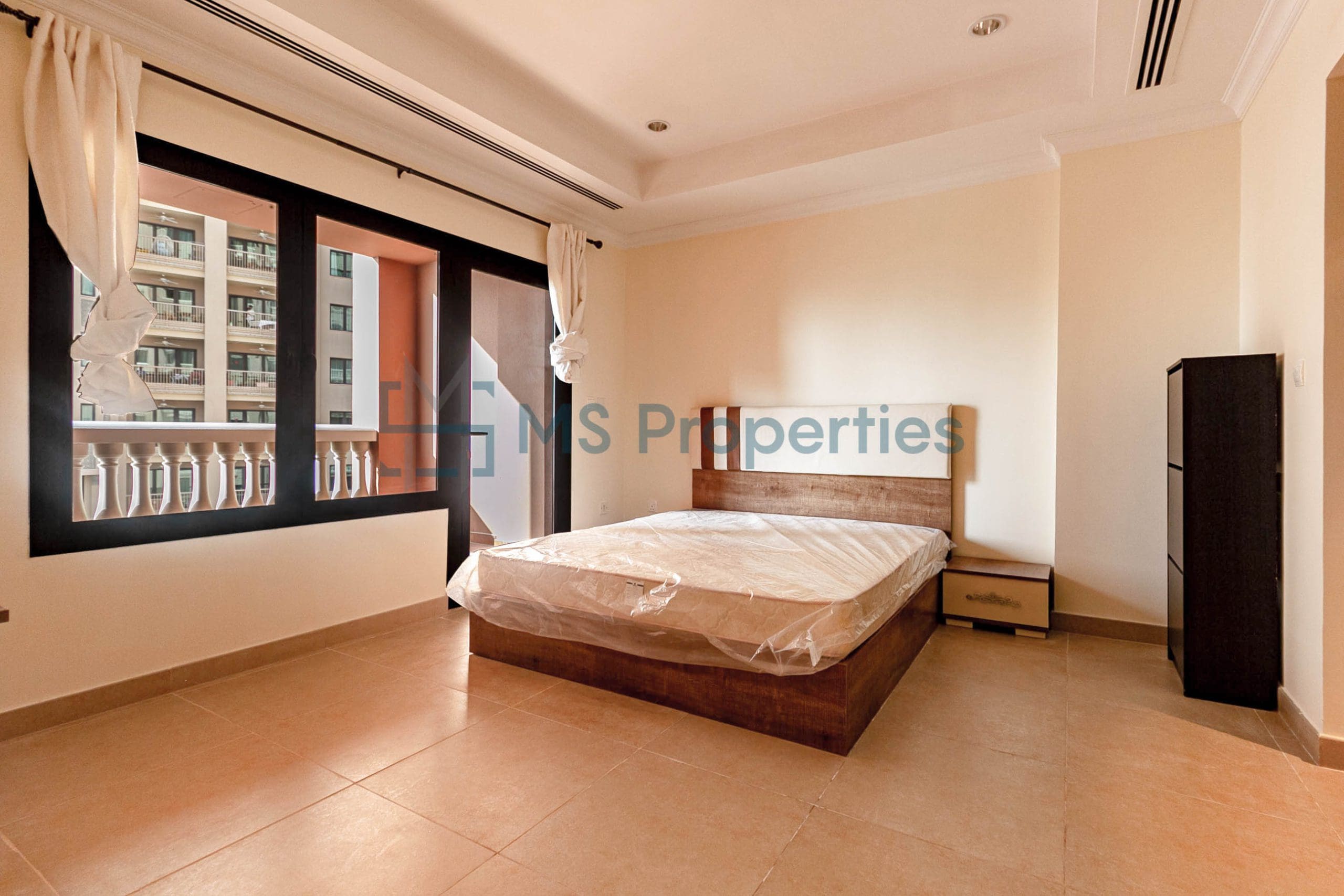 Large Layout 1BR Apartment with View Balcony