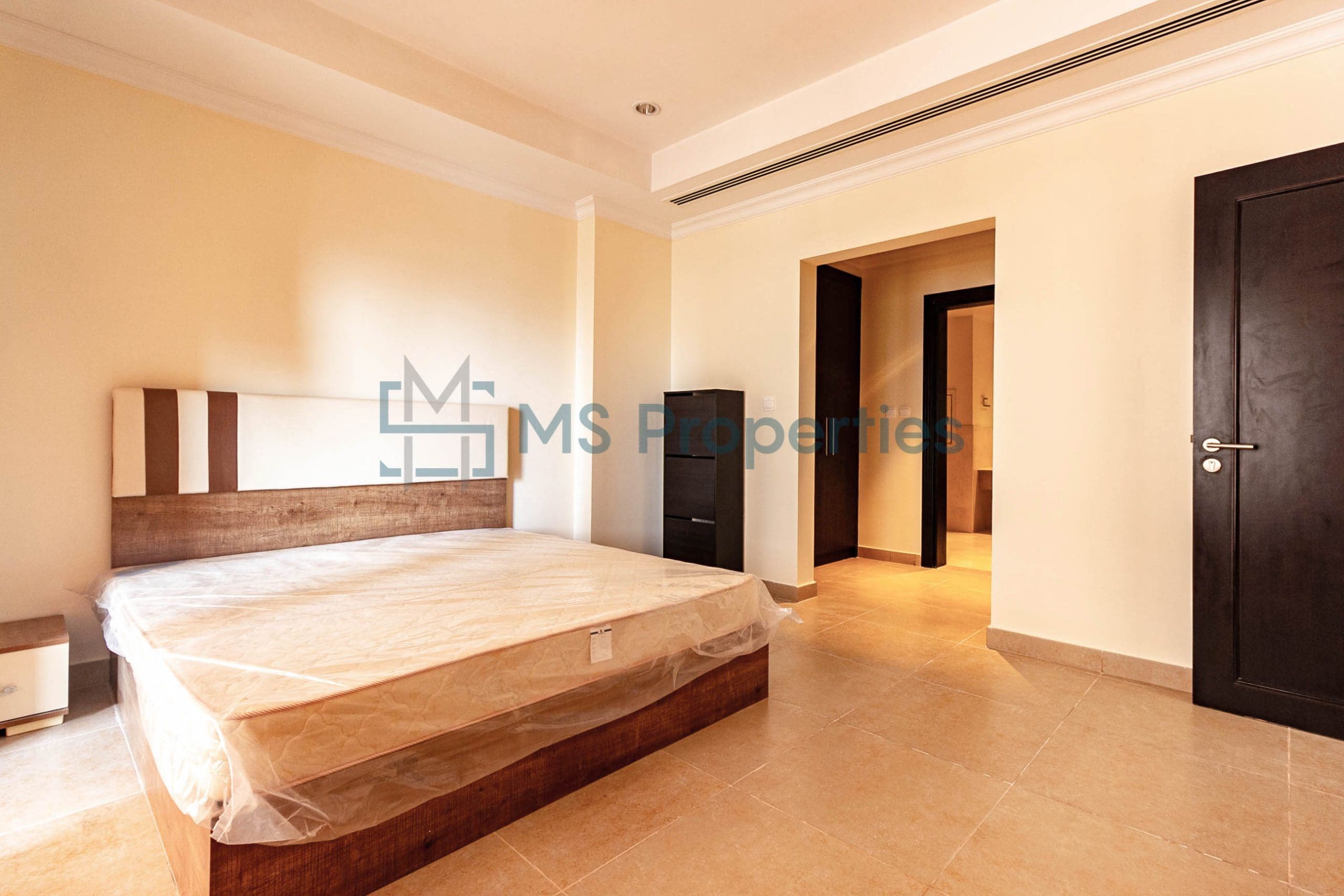 Large Layout 1BR Apartment with View Balcony