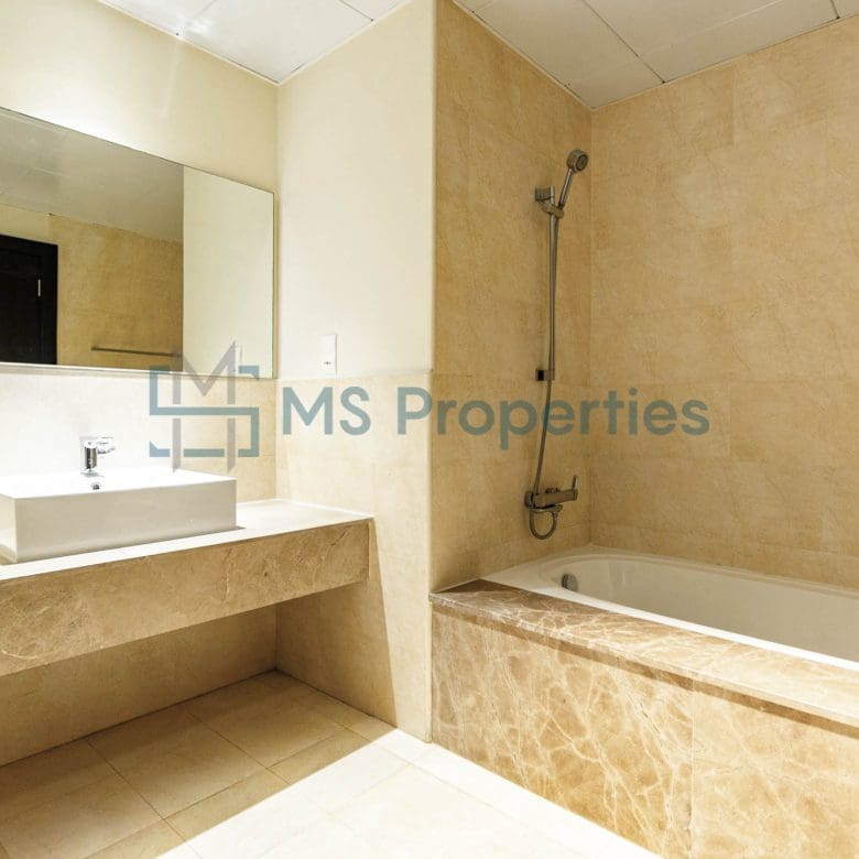 Large Layout 1BR Apartment with View Balcony