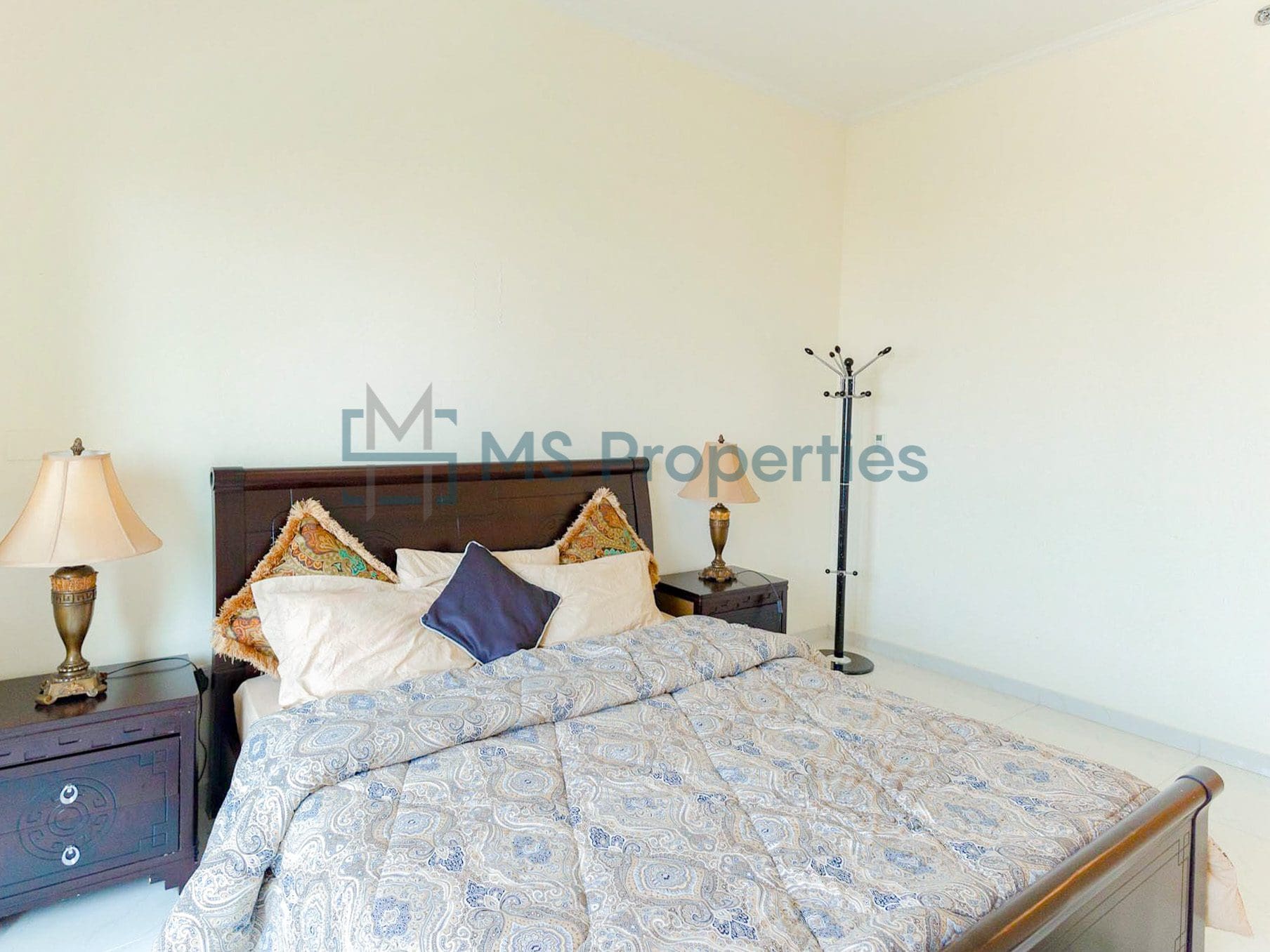 Lovely 1BHK Apartment With Marina View Balcony