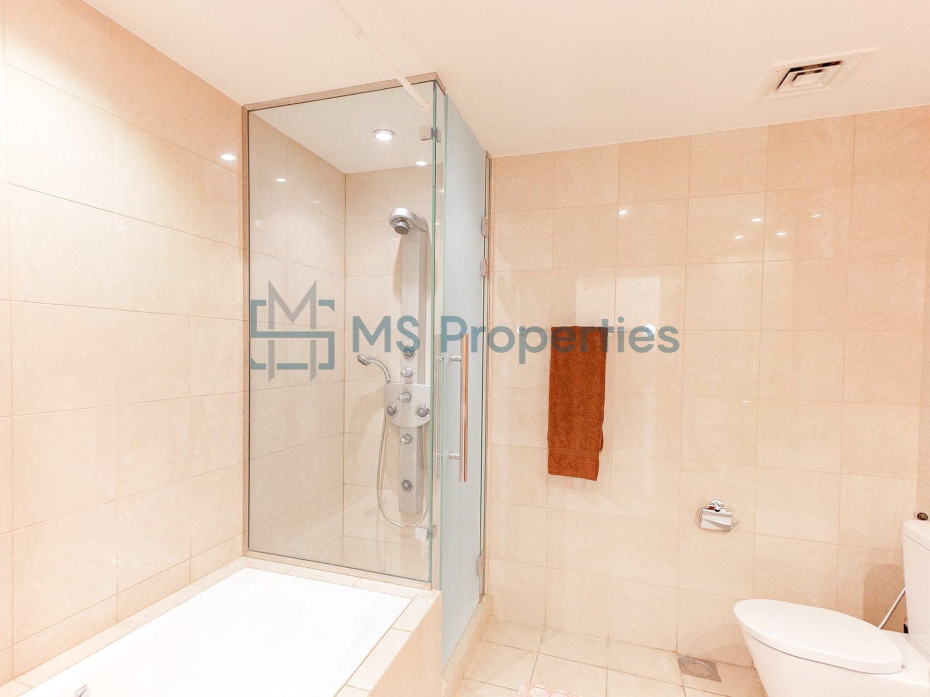 Lovely 1BHK Apartment With Marina View Balcony