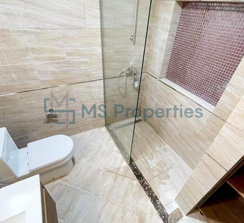 Modern Space 1BR Apartment with Balcony