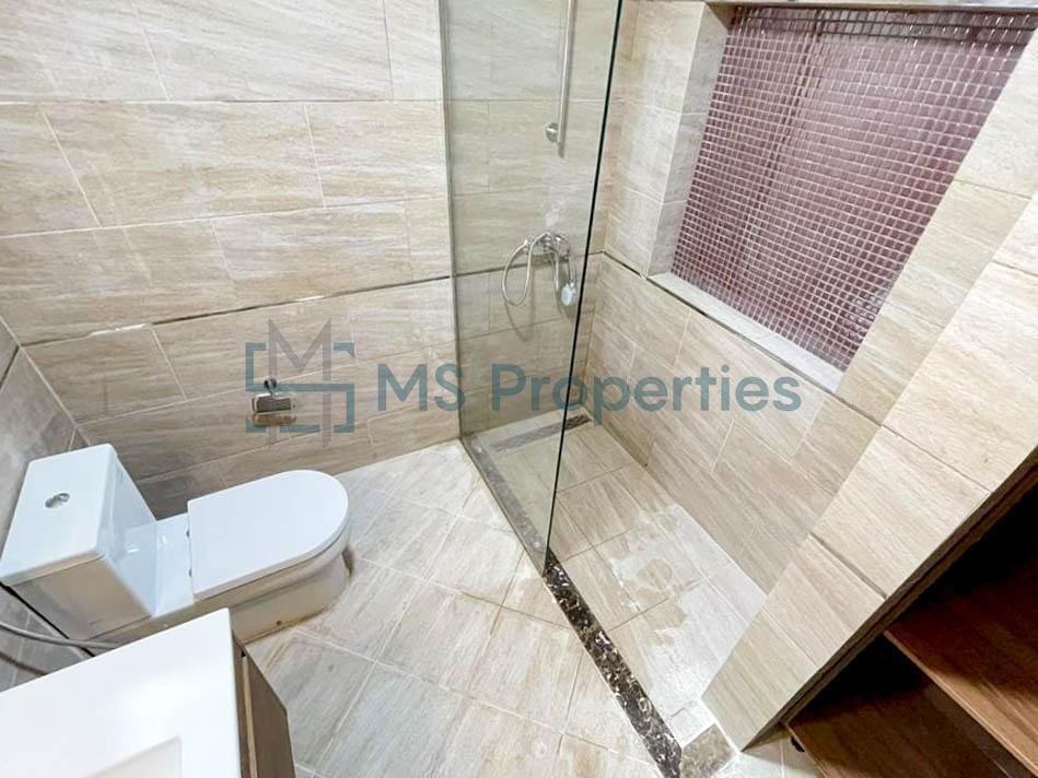 Modern Space 1BR Apartment with Balcony