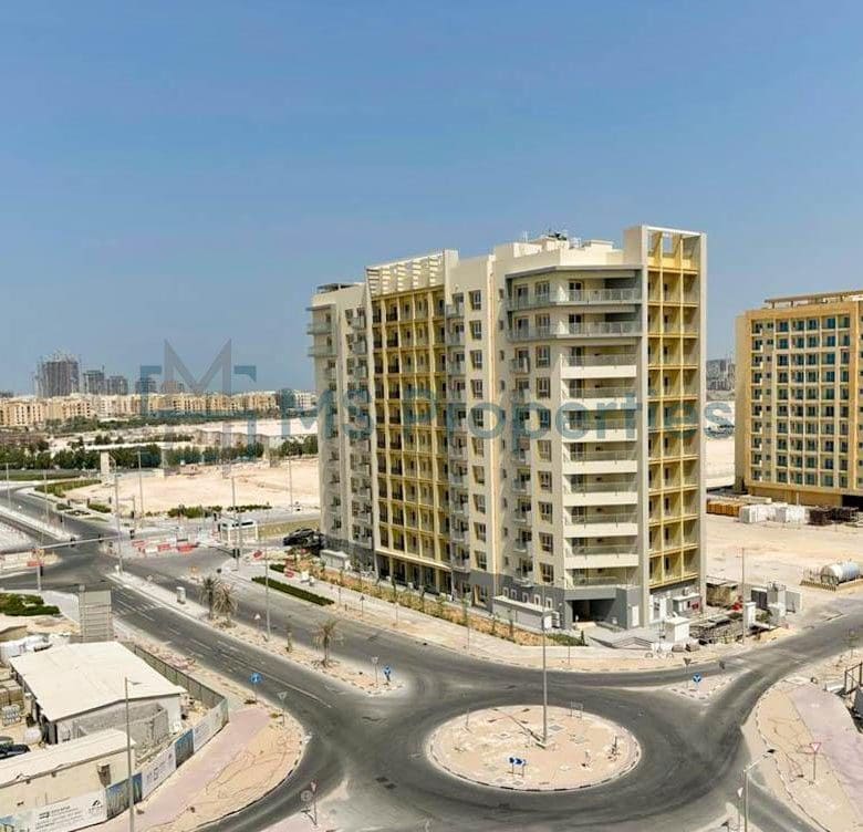 Modern Space 1BR Apartment with Balcony