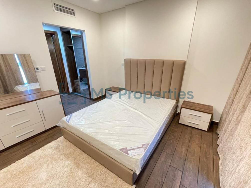 Modern Space 1BR Apartment with Balcony