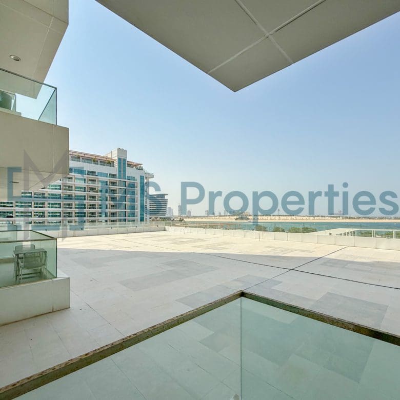 Spectacular 1BR Apartment with Sea View Balcony