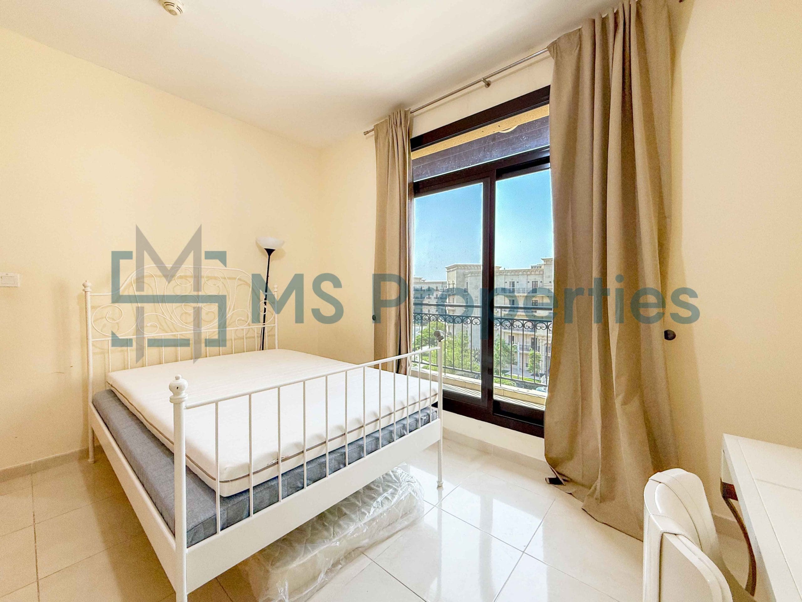 Gorgeous 2BR Apartment in Fox Hills with Balcony