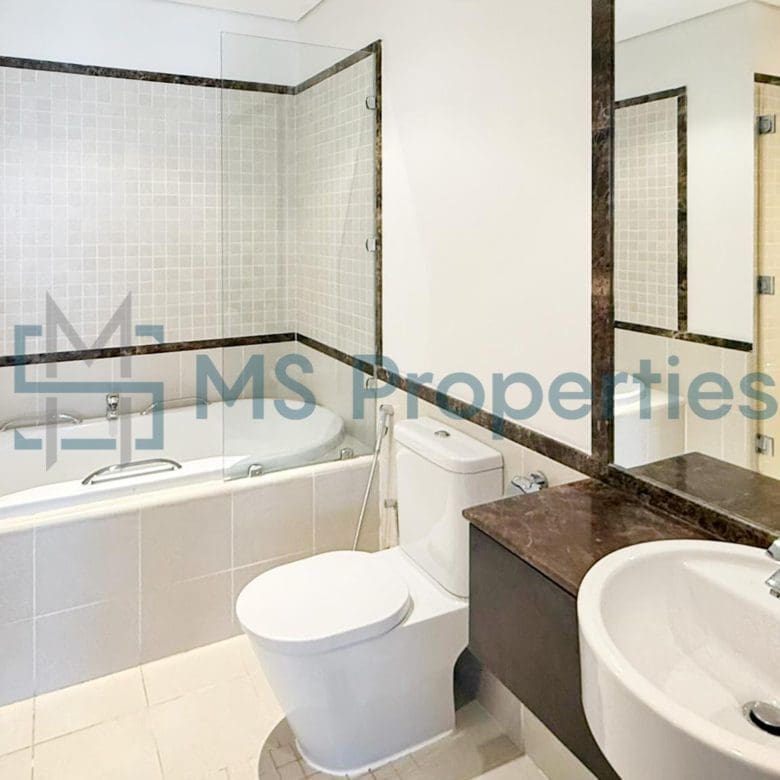 Amazing 1BHK Flat with Balcony in Qanat For Sale