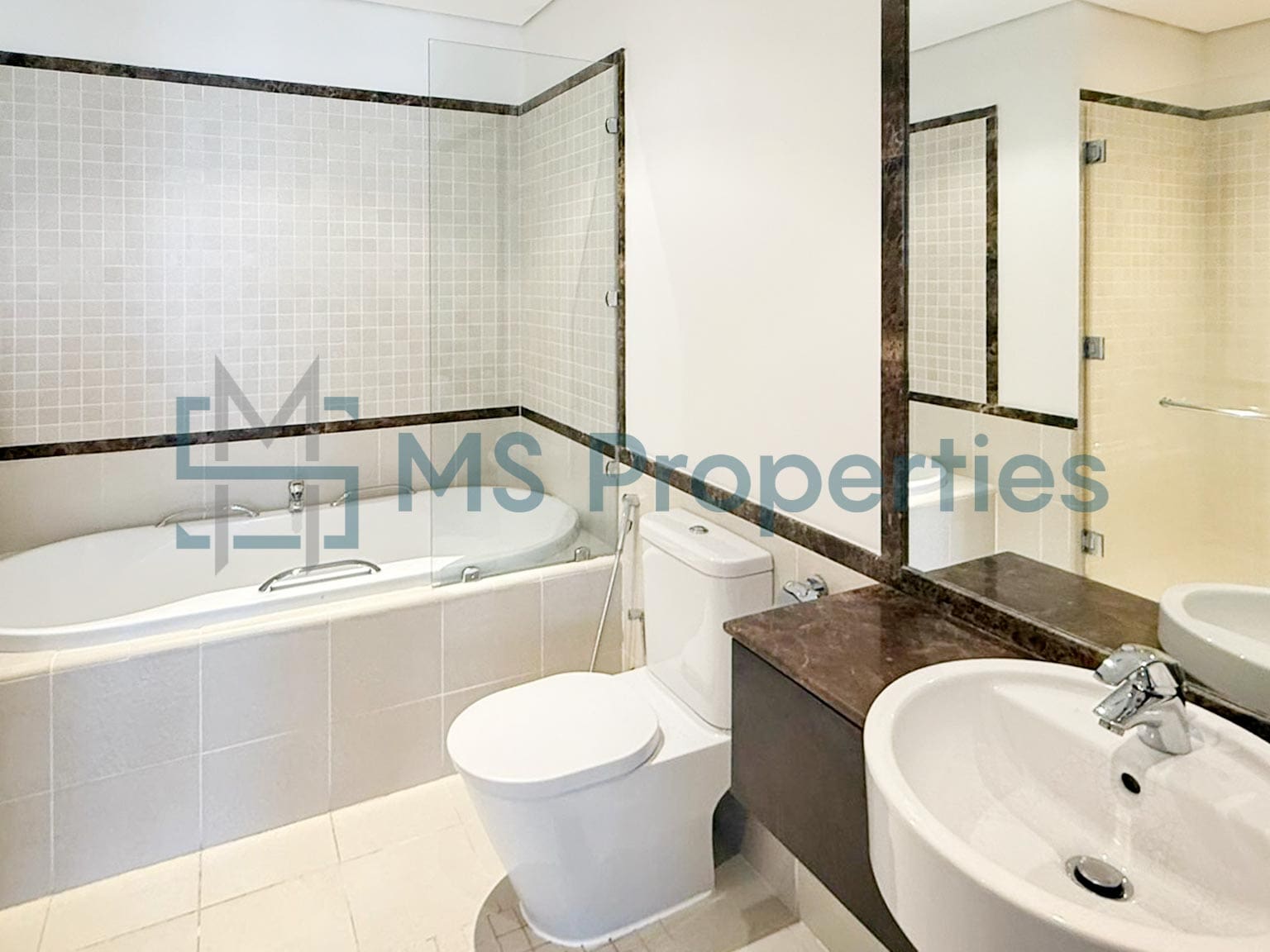 Amazing 1BHK Flat with Balcony in Qanat For Sale