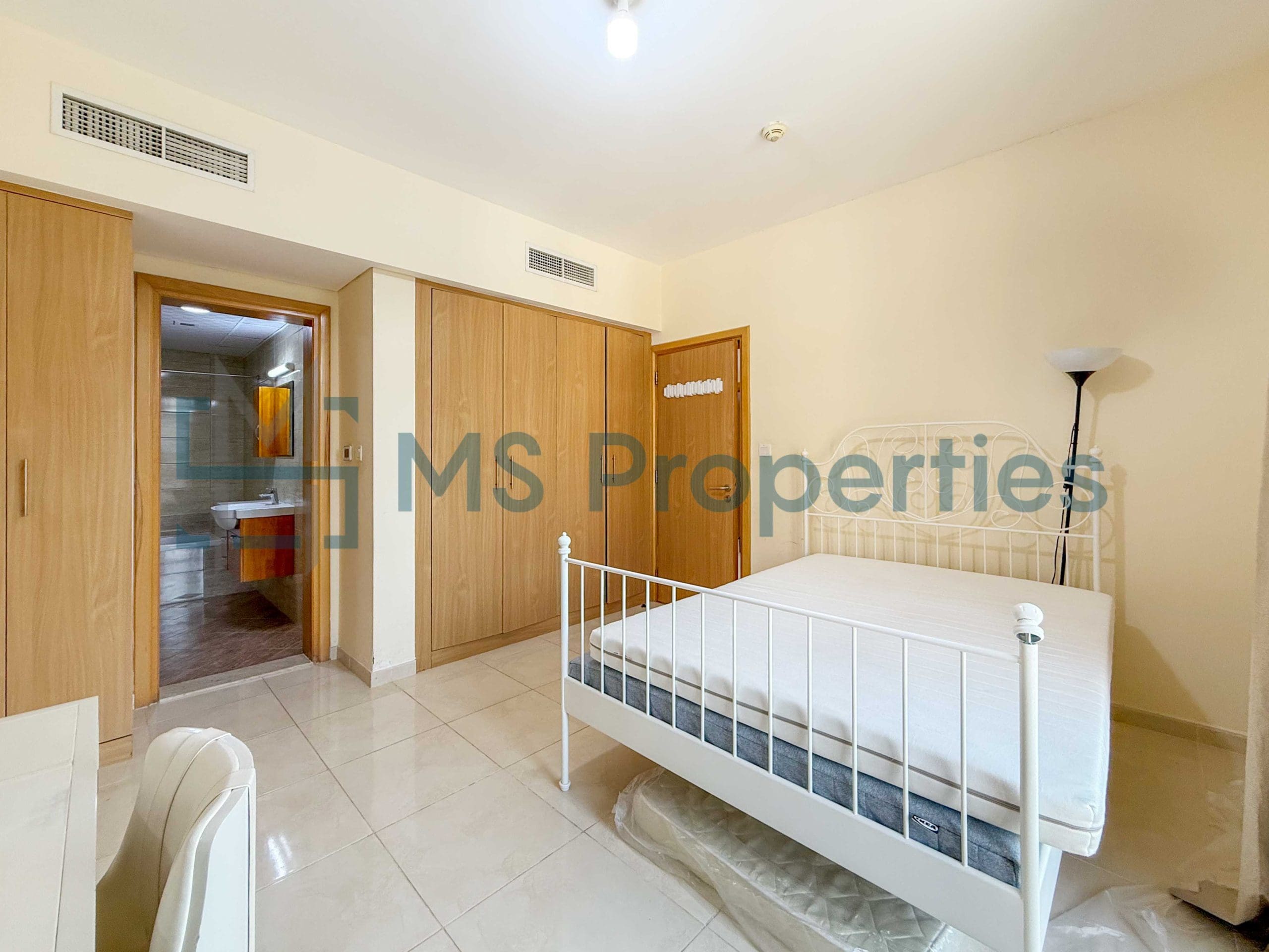 Gorgeous 2BR Apartment in Fox Hills with Balcony