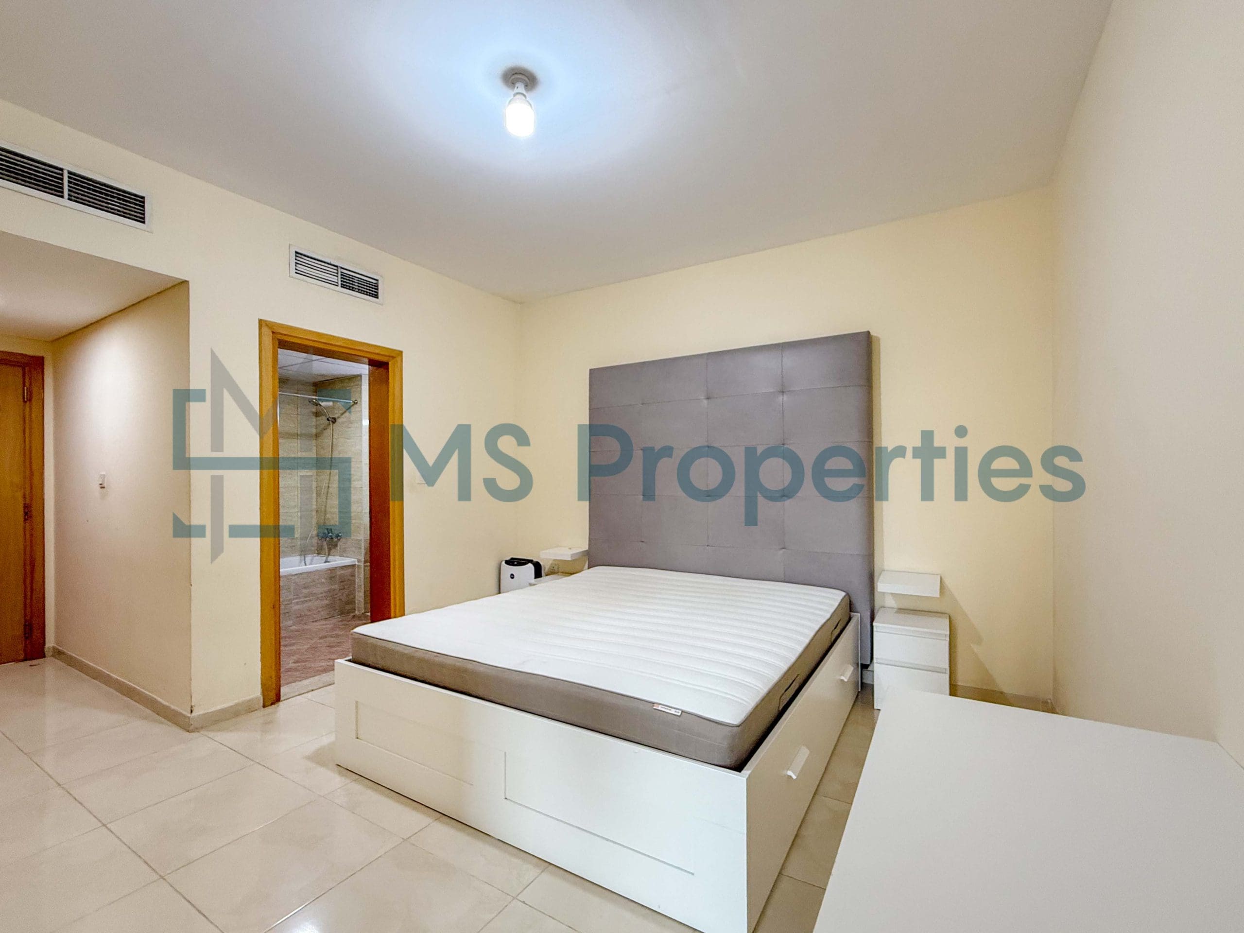 Gorgeous 2BR Apartment in Fox Hills with Balcony
