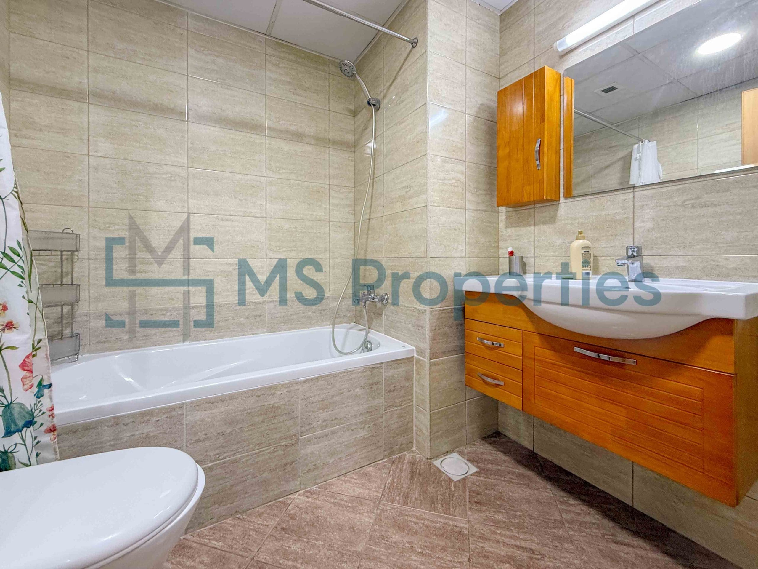 Gorgeous 2BR Apartment in Fox Hills with Balcony