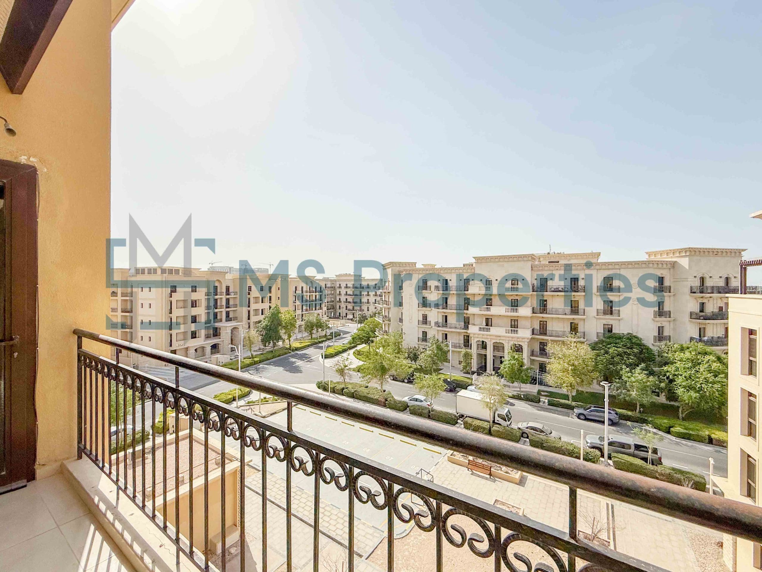 Gorgeous 2BR Apartment in Fox Hills with Balcony
