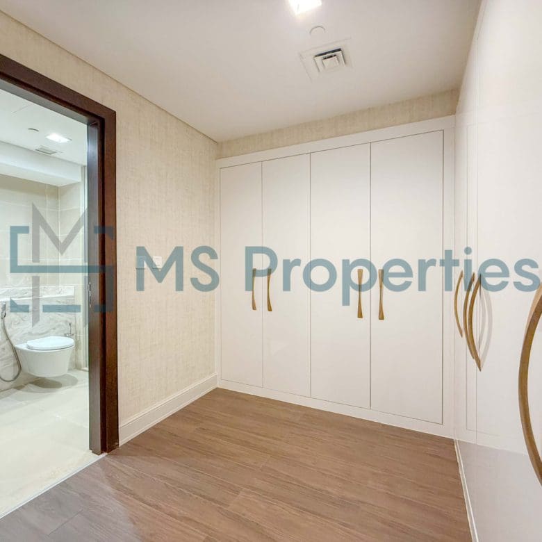 High End 1BHK Apartment with Marina View Balcony