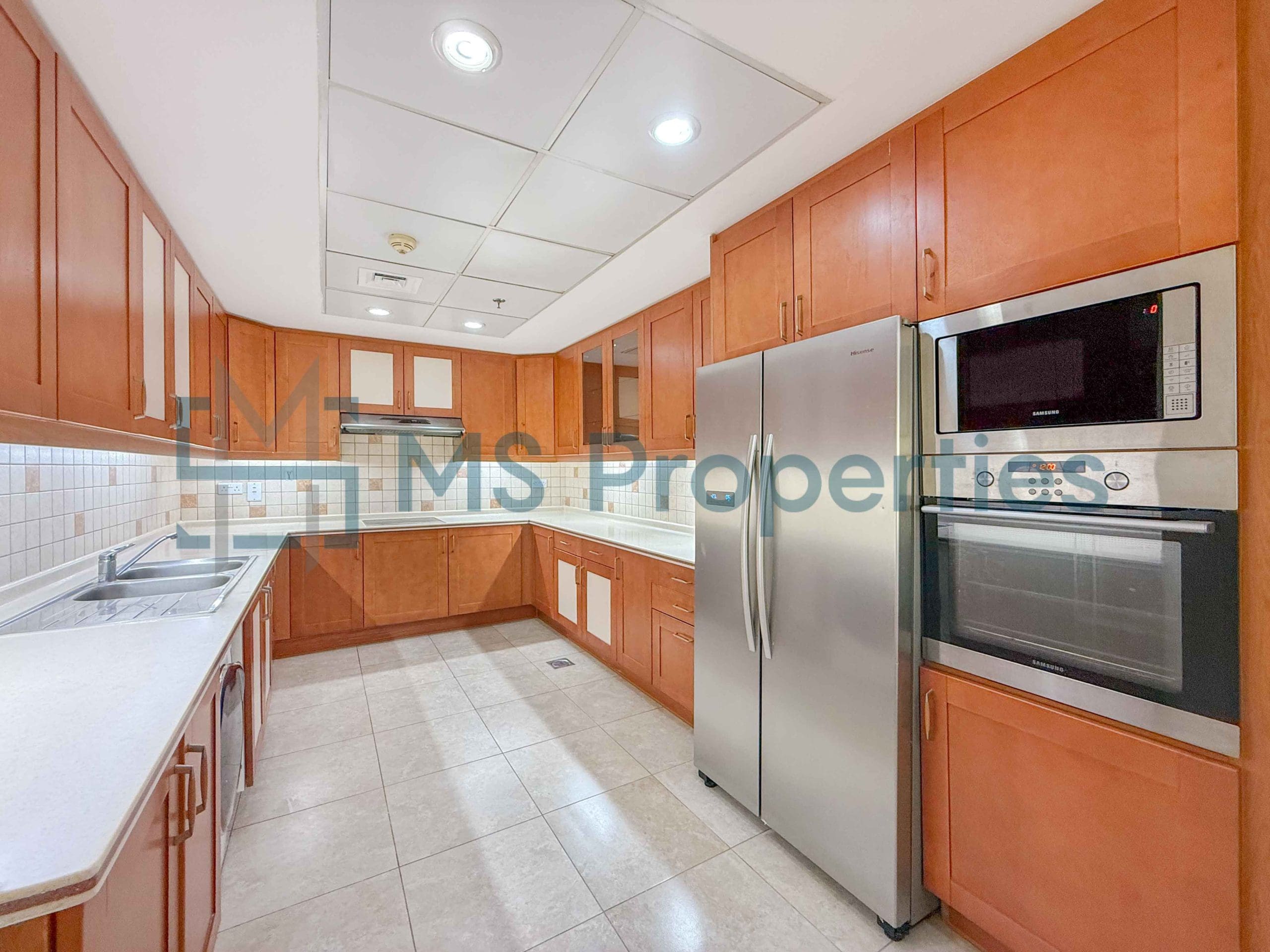 Large Space 2BR Apartment with Big Balcony