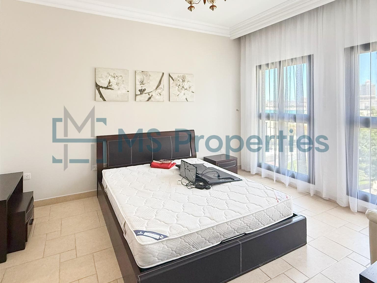 Amazing 1BHK Flat with Balcony in Qanat For Sale