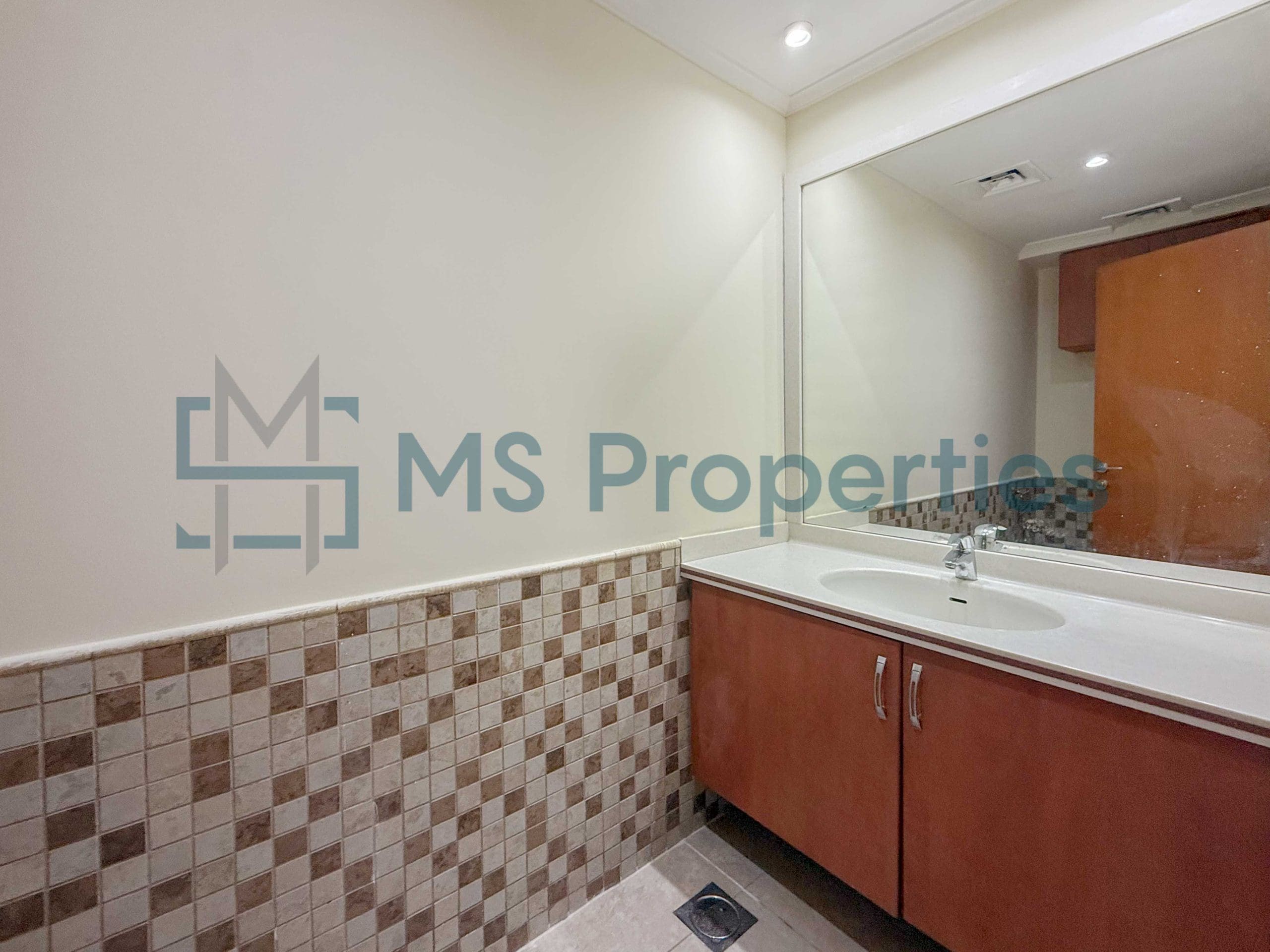 Large Space 2BR Apartment with Big Balcony