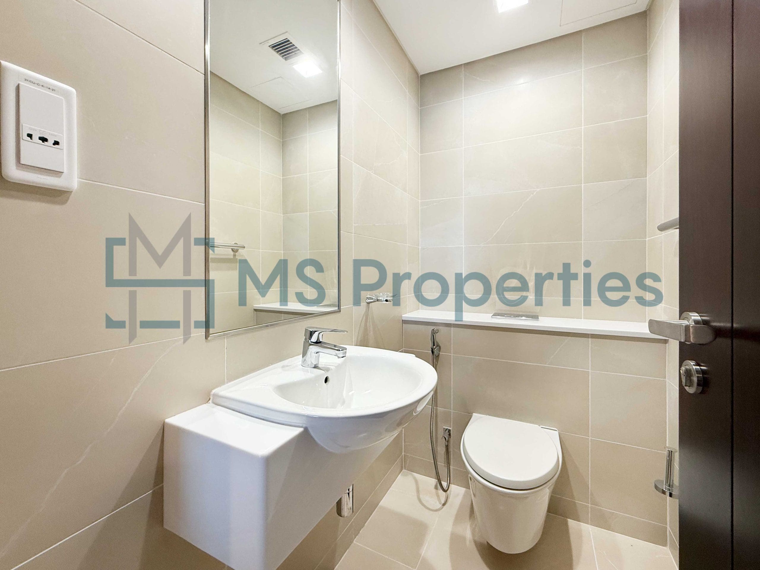 High End 1BHK Apartment with Marina View Balcony