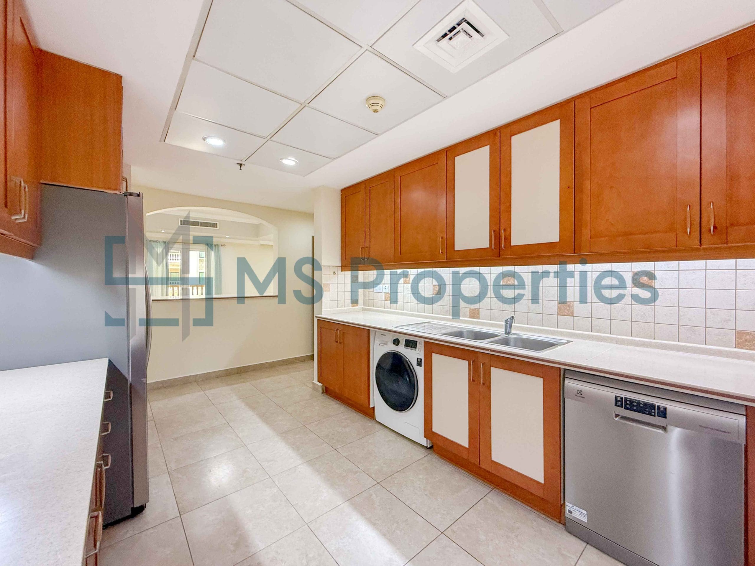 Large Space 2BR Apartment with Big Balcony