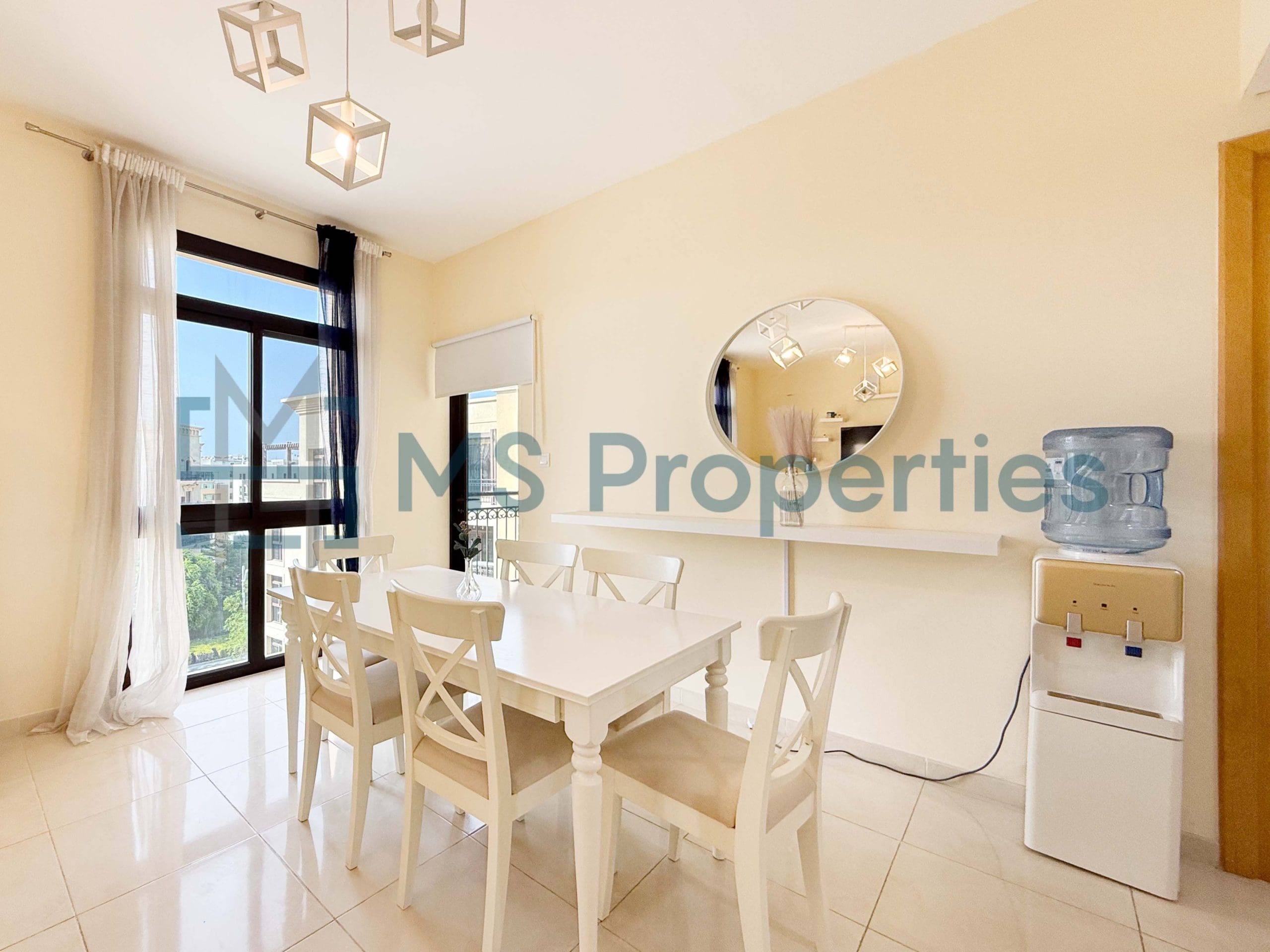 Gorgeous 2BR Apartment in Fox Hills with Balcony