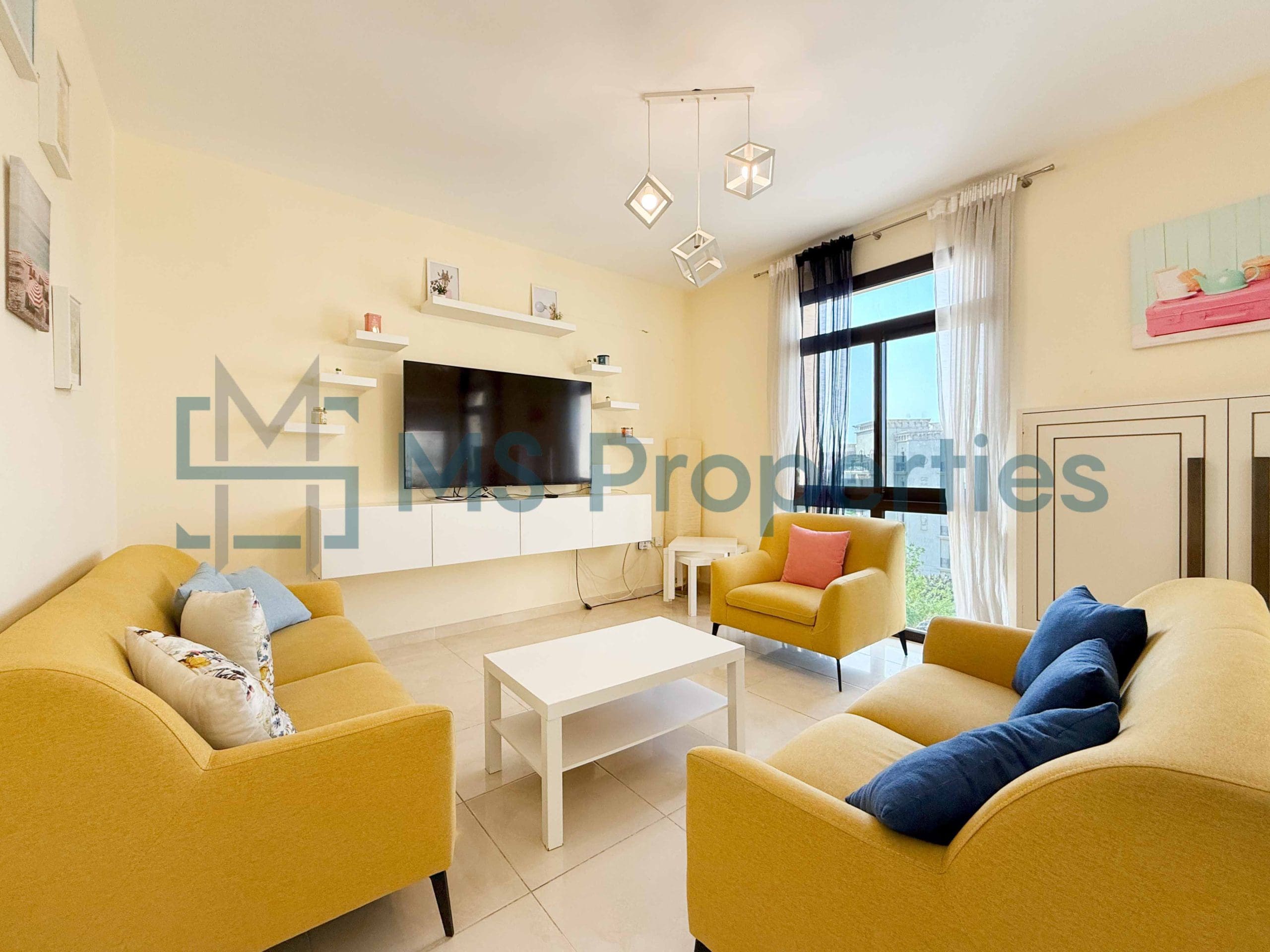 Gorgeous 2BR Apartment in Fox Hills with Balcony