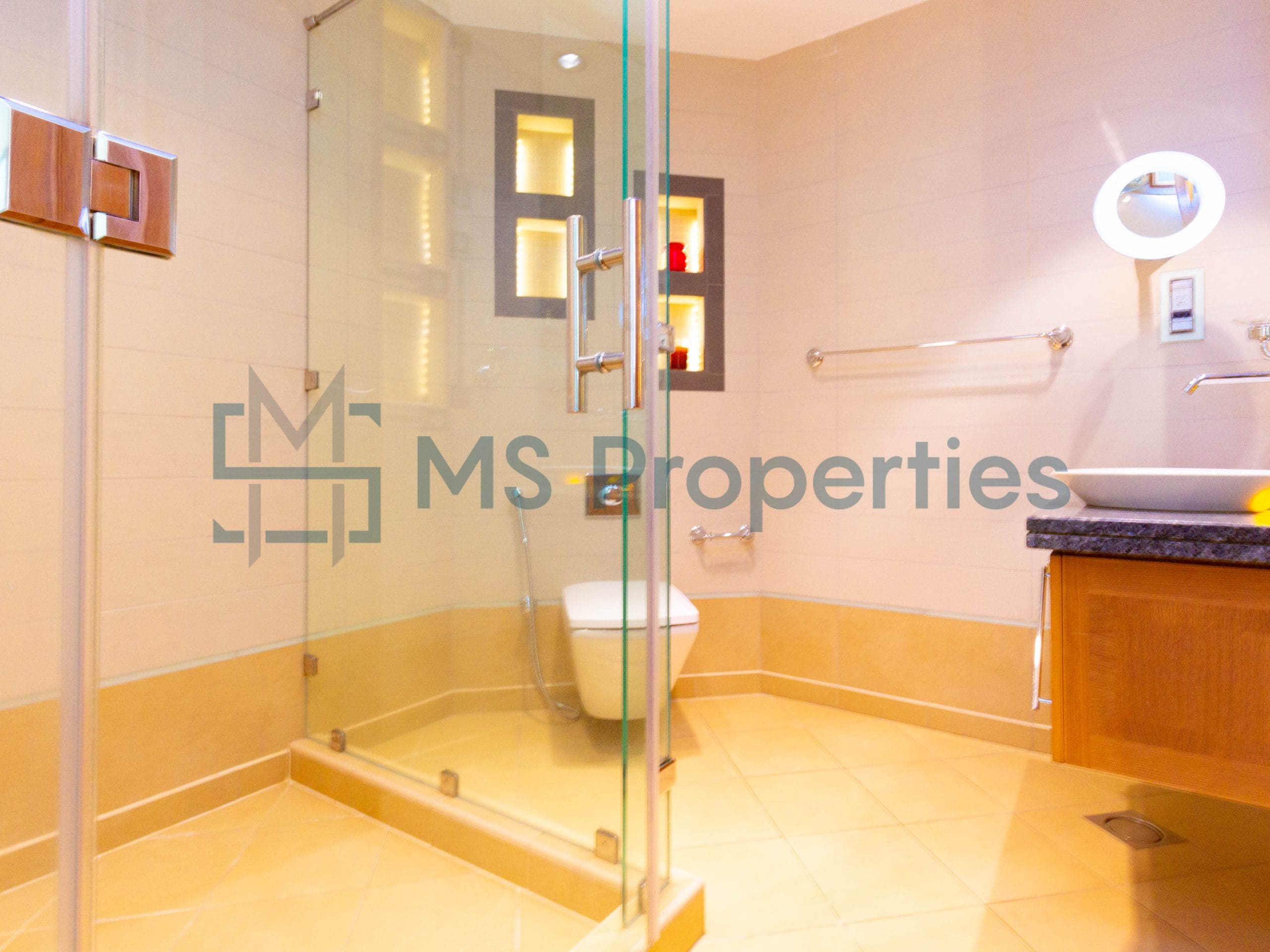 Beautiful 1BR Flat with Balcony +Bills Included