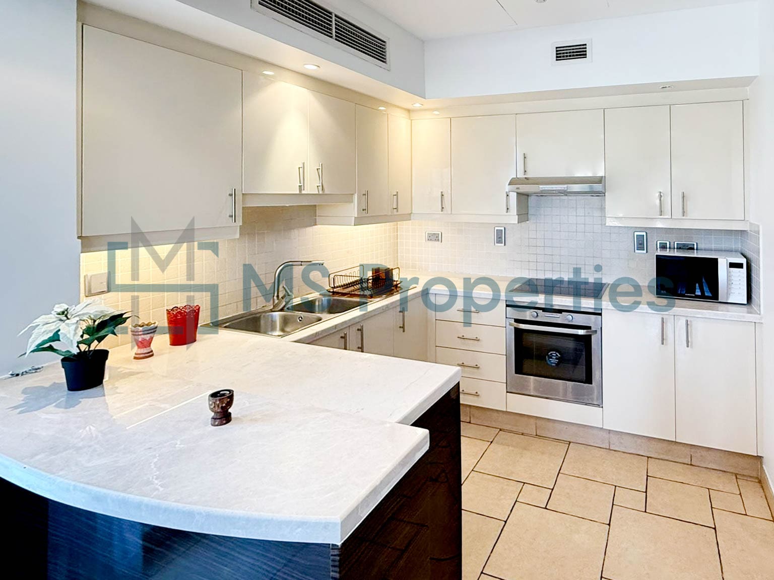Amazing 1BHK Flat with Balcony in Qanat For Sale