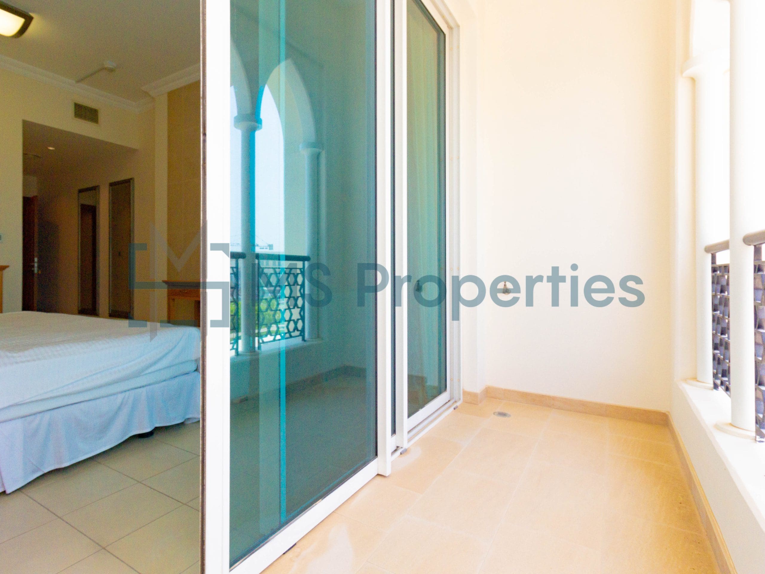 Beautiful 1BR Flat with Balcony +Bills Included