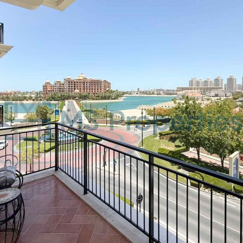 Amazing 1BHK Flat with Balcony in Qanat For Sale