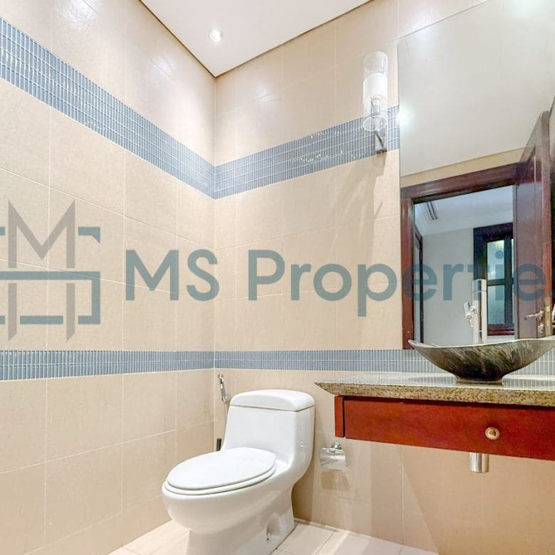 Marvelous 1BR Townhouse with Marina Balcony