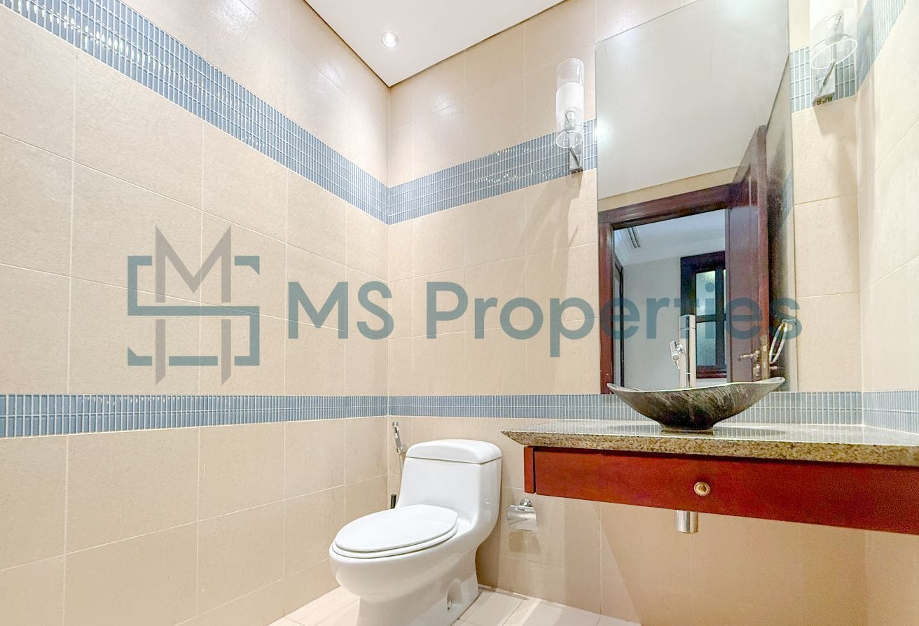 Marvelous 1BR Townhouse with Marina Balcony