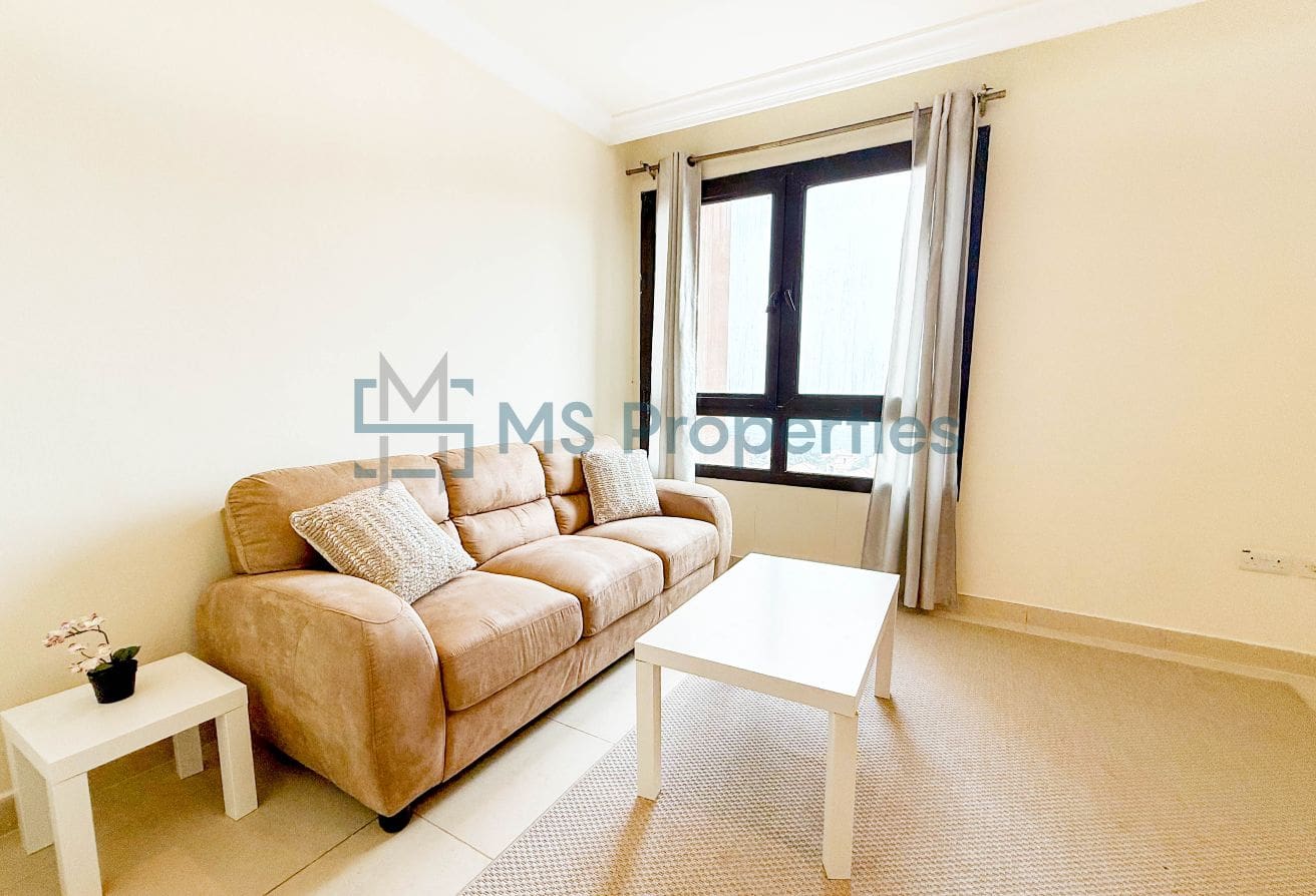 Contemporary Studio Apartment with Sea View