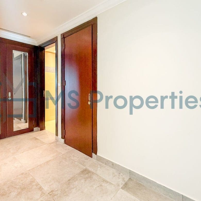 Marvelous 1BR Townhouse with Marina Balcony
